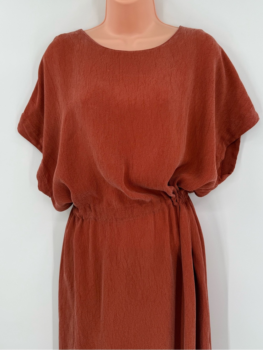 7115 by Szeki Dolman Sleeve Drawstring Midi Dress | Rust | Medium - Picture 3 of 5